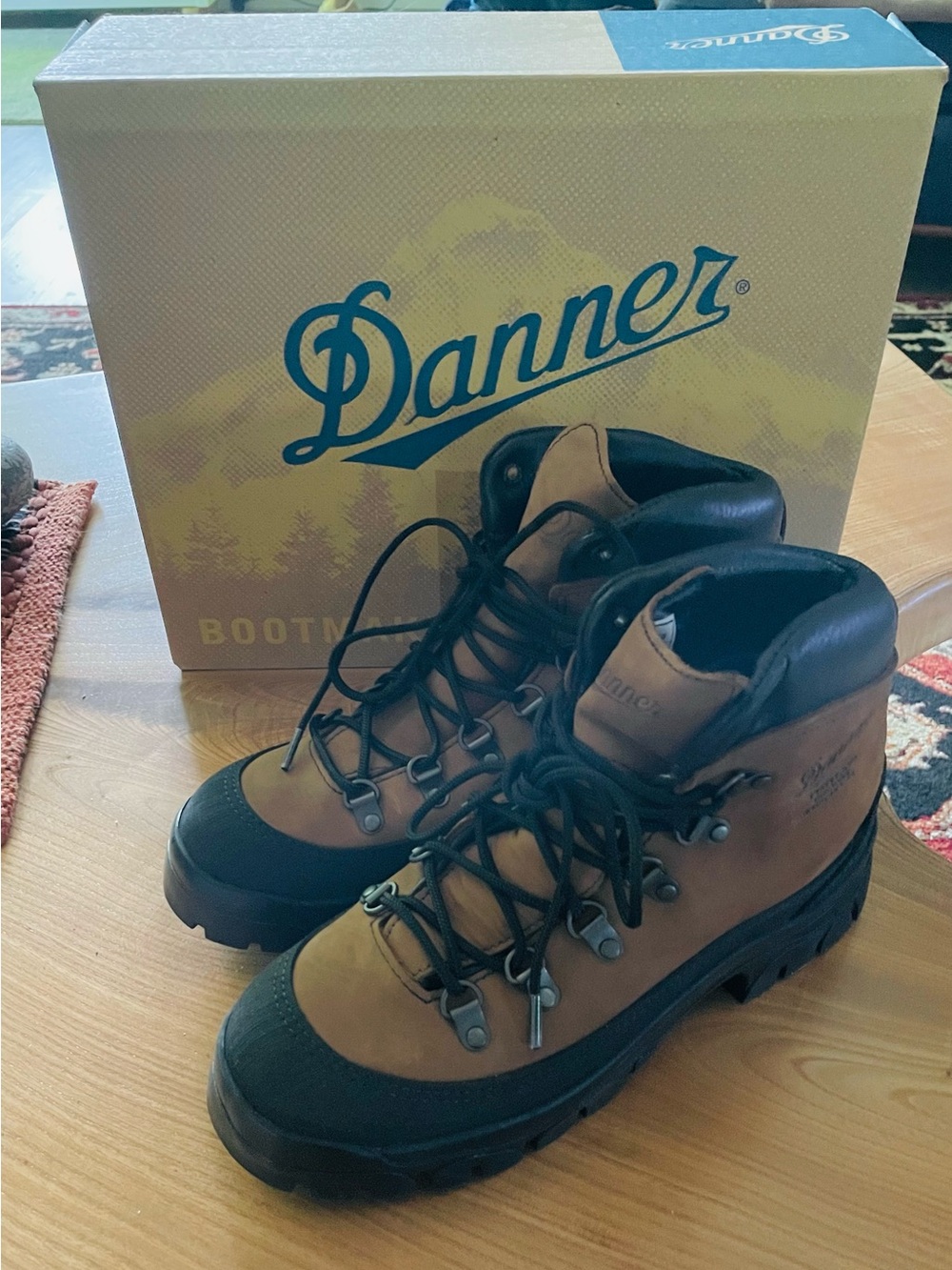 Danner Tan and Black Men's Rugged Lace-Up Work Boot M-7 / W-8.5  New in Box